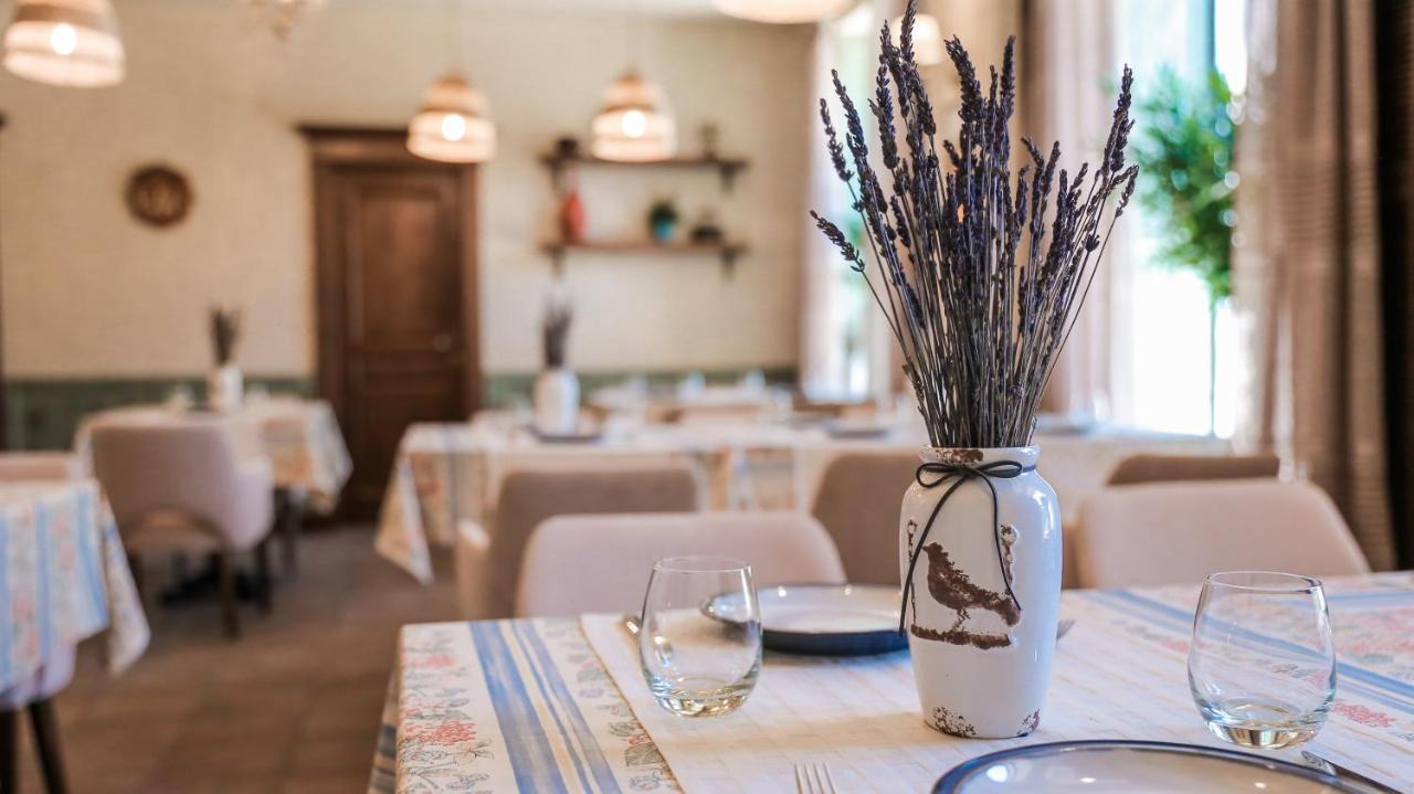7 Boutique Hotel Ustʼ-Kamenogorsk エクステリア 写真