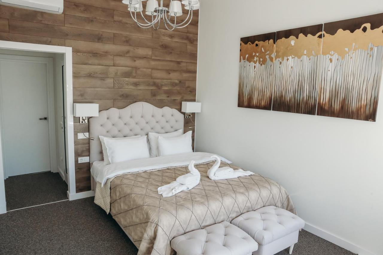 7 Boutique Hotel Ustʼ-Kamenogorsk エクステリア 写真