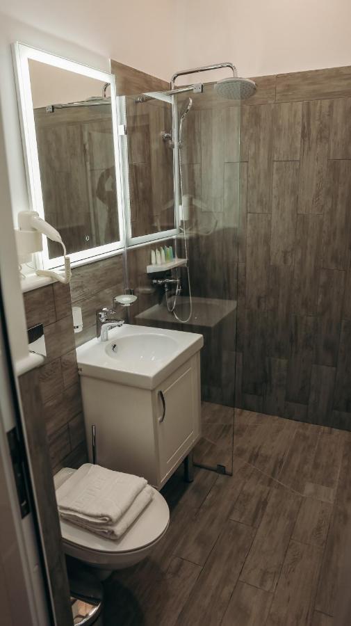 7 Boutique Hotel Ustʼ-Kamenogorsk エクステリア 写真